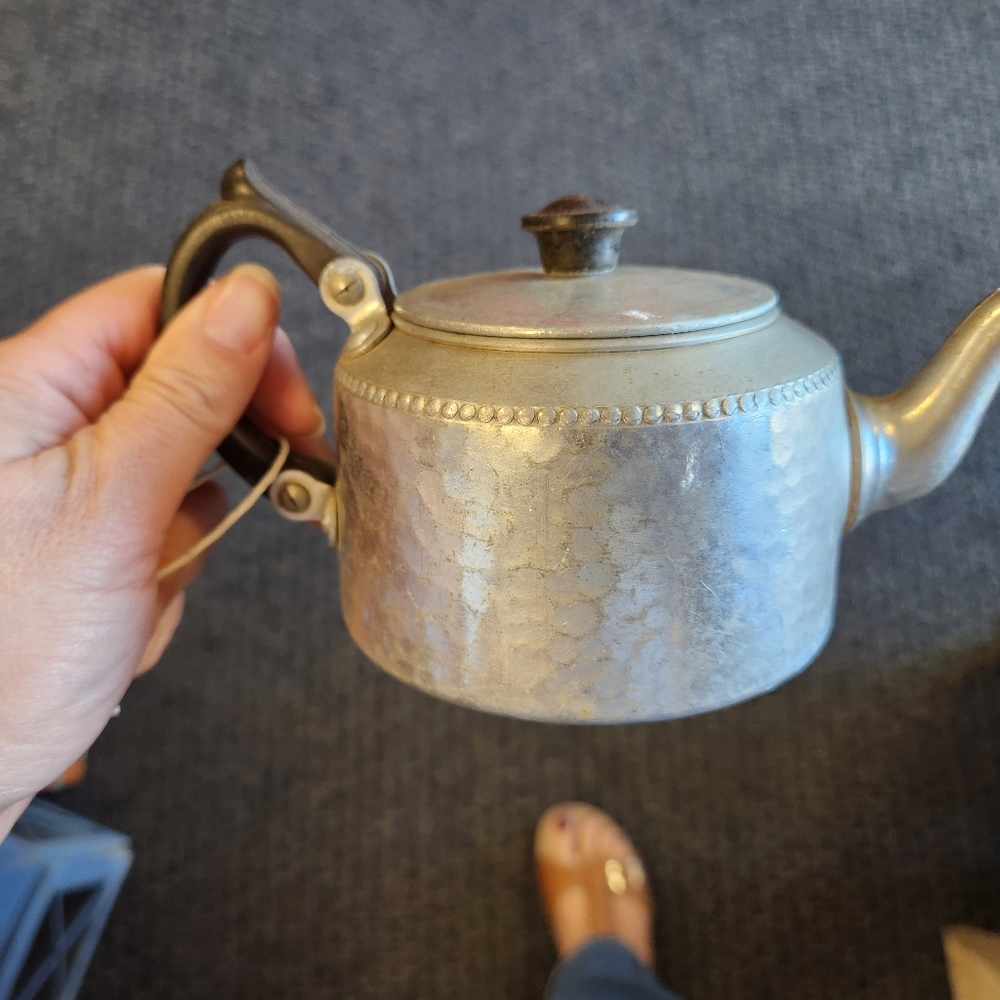 Sona Ware aluminum 19502 small teapot